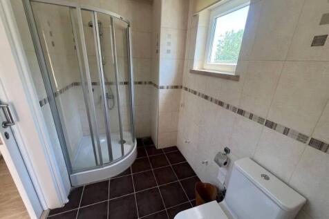 ensuite shower
