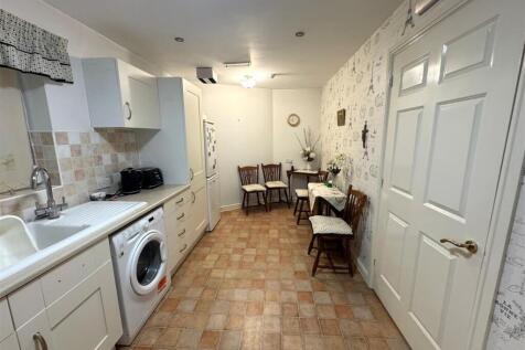 215 BPV kitchen 2.jpg