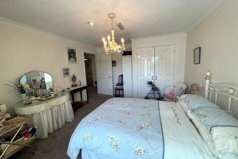 215 BPV bedroom 2.jpg