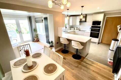 Open Plan Kitchen and Dining Room
