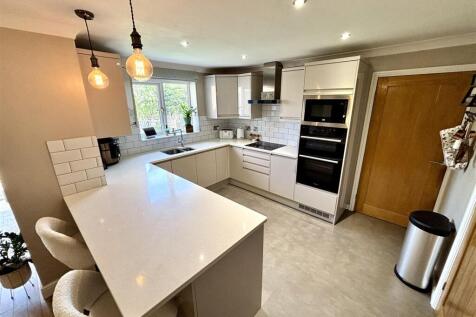 Open Plan Kitchen and Dining Room