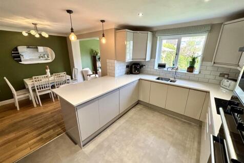 Open Plan Kitchen and Dining Room