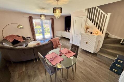 Open Plan Living Room/Kitchen/Dining Room