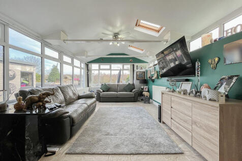 LIVING ROOM/CONSERVATORY