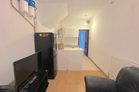 WhatsApp Image 2025-11-18 at 10.01.59 AM.jpeg