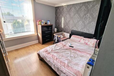 F4 Bedroom