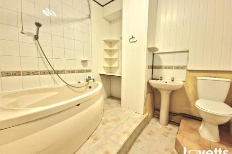 Bathroom.jpg
