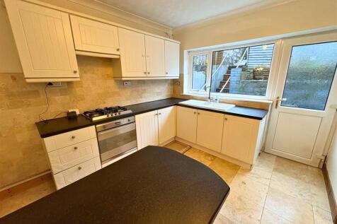 Kitchen c (edit).jpg