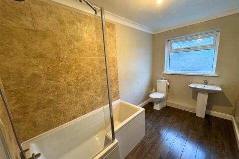 Bathroom a (edit).jpg