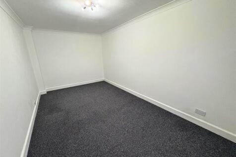 Bedroom 3a (edit).jpg