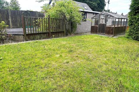 garage garden side.jpg