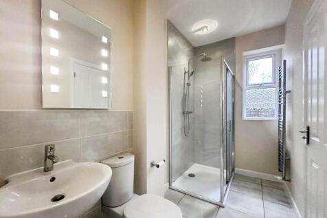 622284ea-Bathroom 20top 20floor.jpg