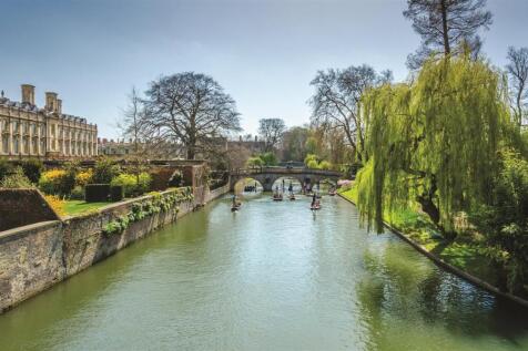 Punting-on-the-River-Cam,-Cambridge-472942208_4852