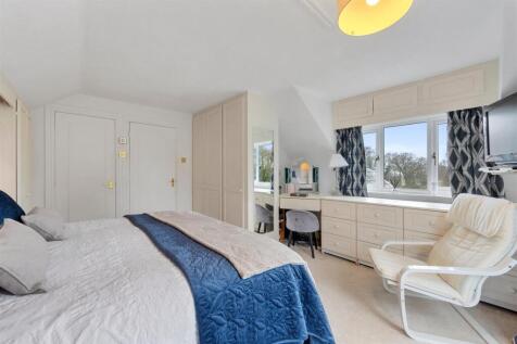 Principal bedroom