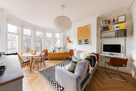 Lyndhurst Drive, E10