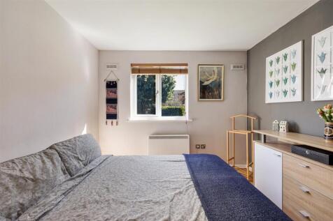 Green Pond Close, E17