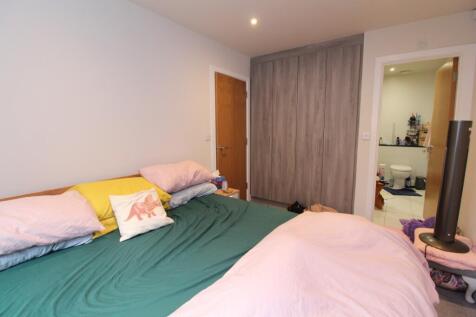 Master Bedroom to En-Suite