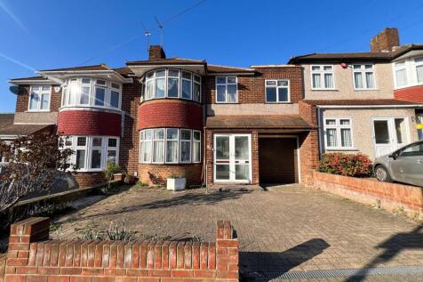 Basildon Ave IG5