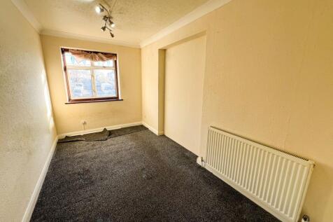 Basildon Ave IG5