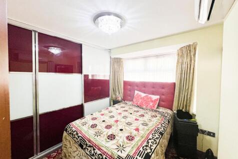 Gainsborough Ave E12