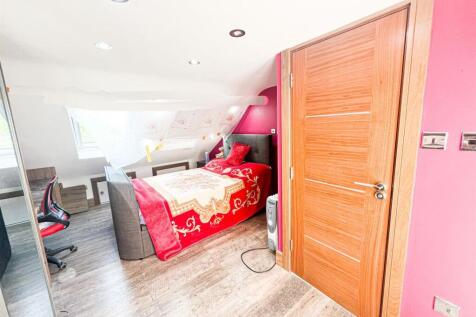 Gainsborough Ave E12