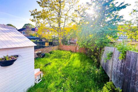 Gainsborough Ave E12