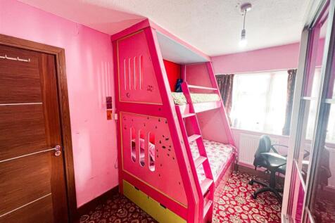 Gainsborough Ave E12