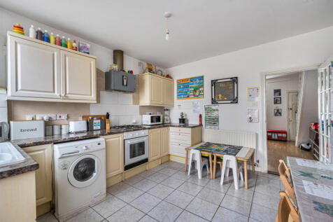 1354796-9-68c3f67...