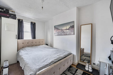 1354796-15-68c3f7...