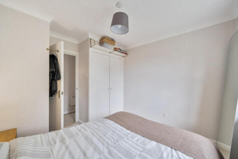 1368796-4-68f2375...