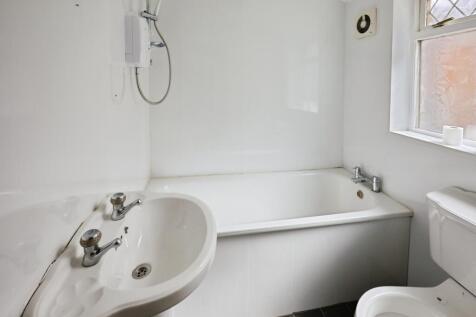 pbox-bathroom-329833.JPG
