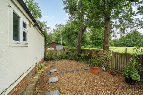 b0ce4382-db2e-447...