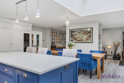 f82616e5-323e-47e...