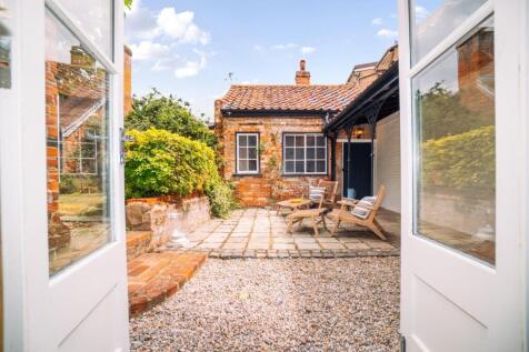 14 Guildhall Street [Garden] 05.jpg