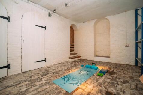 14 Guildhall-21 [Cellar] 01.jpg