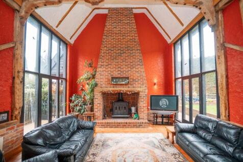 Clamp Farm Barn [Living Room] 01.jpg