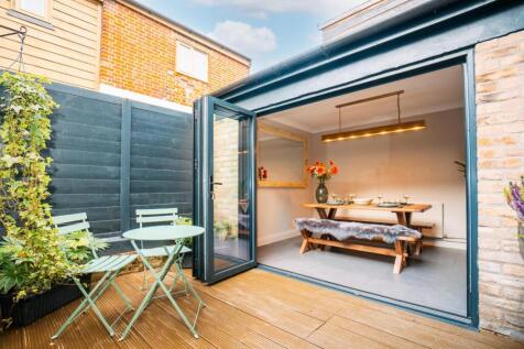 16a Garland Street [Courtyard] 01.jpg