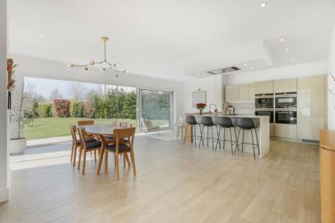 Kitchen/Dining/family Room