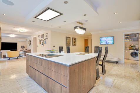 Kitchen/Breakfast/Family room