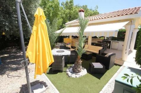 A beautiful 3 bedroom resale villa 10m x 5m heated swimming pool, fully furnished,Title deed in the owner?s name VAT paid Image 9999 20