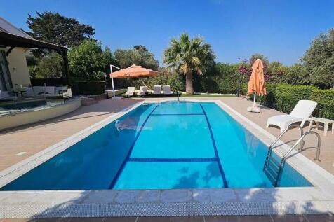 A beautiful 3 bedroom resale villa 10m x 5m heated swimming pool, fully furnished,Title deed in the owner?s name VAT paid Image 9999 23