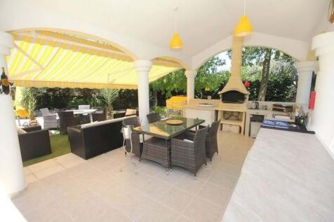 A beautiful 3 bedroom resale villa 10m x 5m heated swimming pool, fully furnished,Title deed in the owner?s name VAT paid Image 9999 18