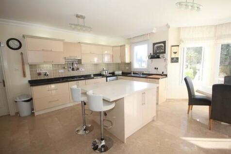 A beautiful 3 bedroom resale villa 10m x 5m heated swimming pool, fully furnished,Title deed in the owner?s name VAT paid Image 9999 6