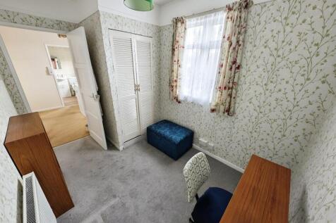 b6774c92-bed 203.jpg