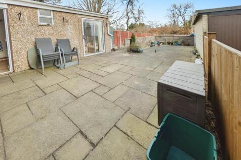 ddaeee35-patio 20garden.jpg