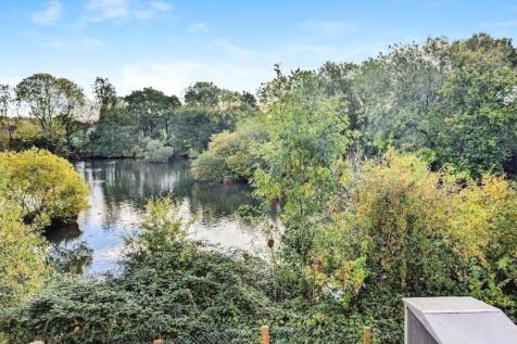 37 Hollybrook lake view a.jpg