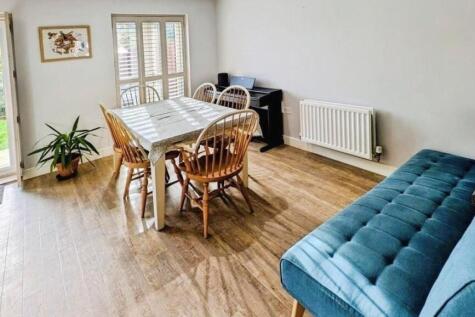 37 Hollybrook dining b.jpg