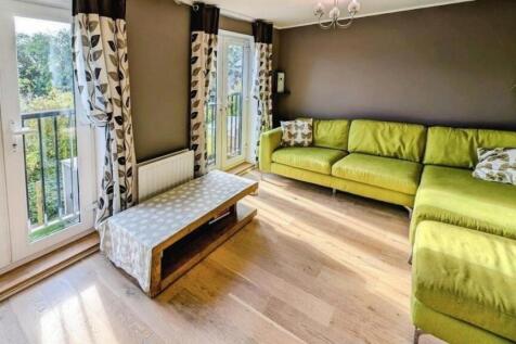 37 Hollybrook lounge c.jpg