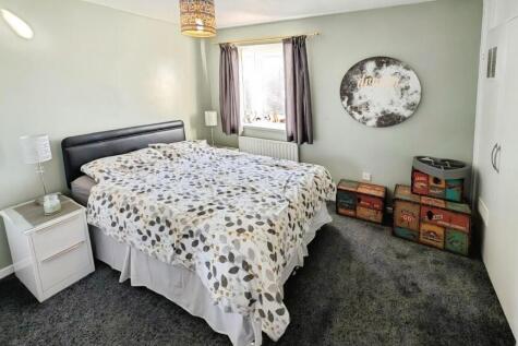 49 Elizabeth Crescent Bed 1 b.jpg