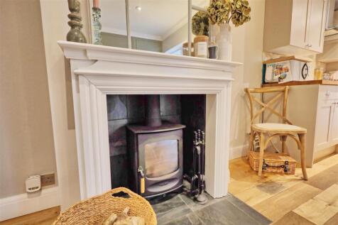 FEATURE FIREPLACE